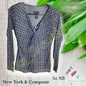 New York & Company NEW - Sz XS - 100% nylon shirt - beautiful passive pattern